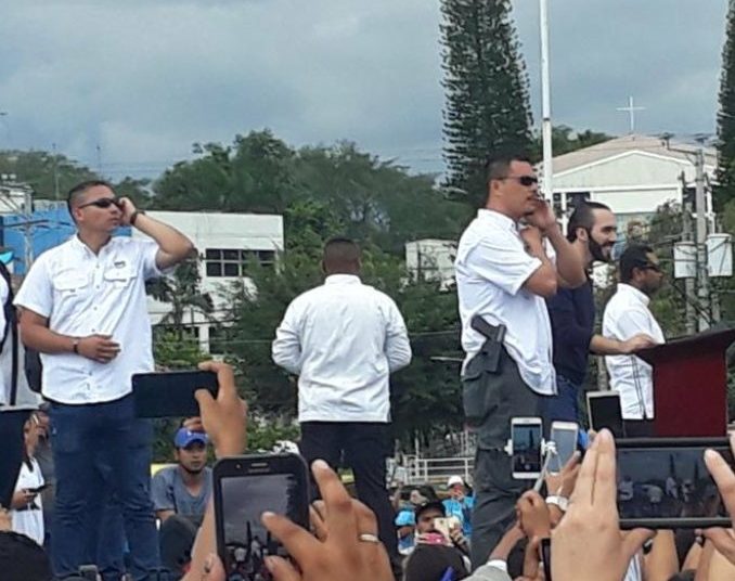 Critican a Nayib Bukele por exceso de seguridad