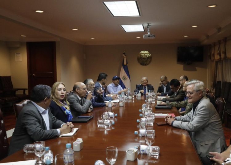 Sanchez Cerén convoca al consejo de ministros por emergencia del agua