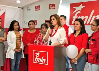 Karina Sosa busca ser la fórmula presidencial de Hugo Martínez