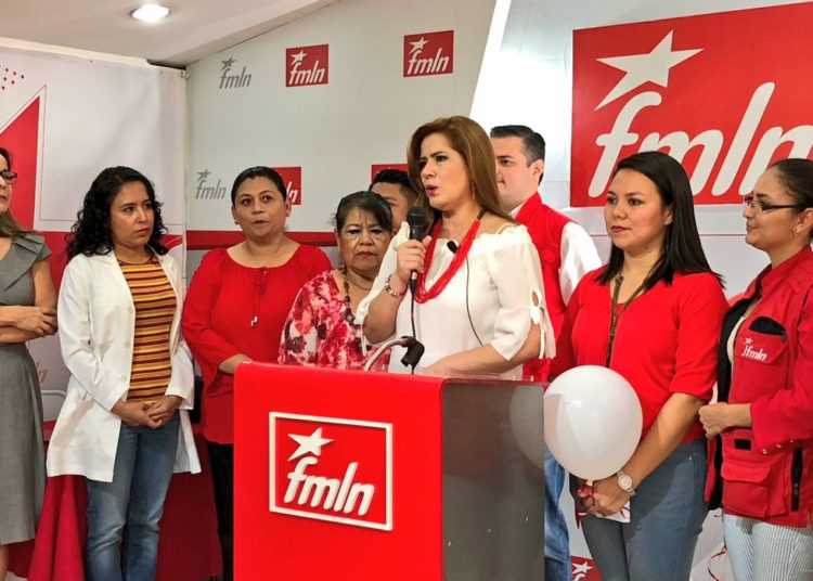 Karina Sosa busca ser la fórmula presidencial de Hugo Martínez