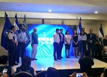 Carmen Aída Lazo se inscribe al PCN para complementar la fórmula de Carlos Calleja