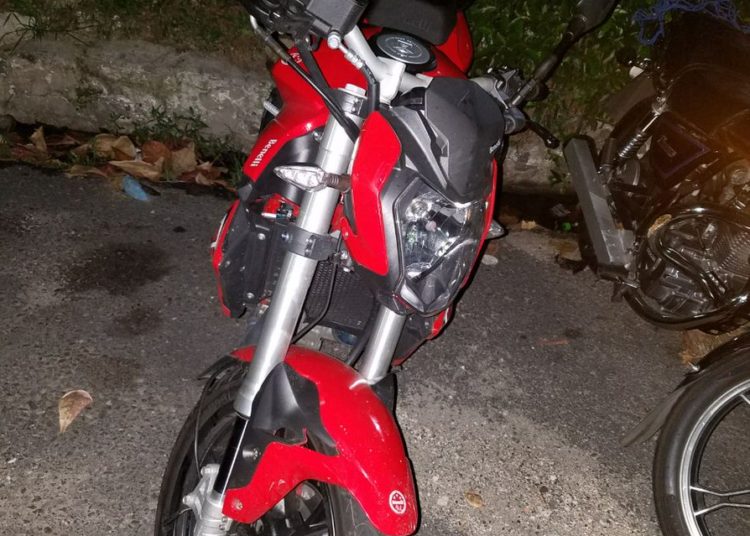 Capturan a sujeto que conducía su motocicleta tras consumir más de 25 cervezas
