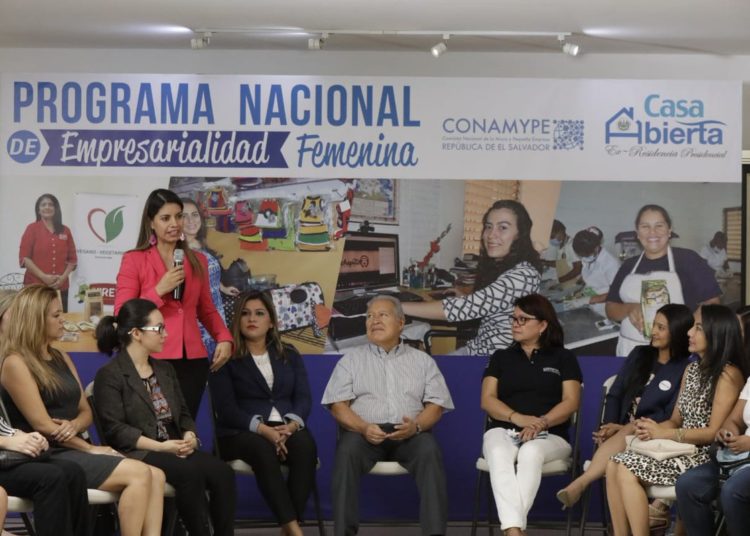Salvador Sánchez Cerén destaca el aporte de las mujeres empresarias en la ruta del desarrollo del país