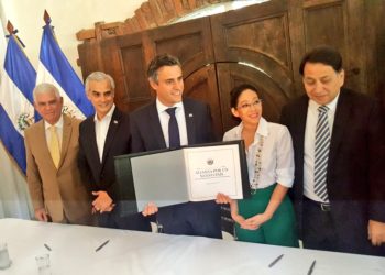 ARENA, PCN y PDC firman alianza para las elecciones presidenciales del 2019