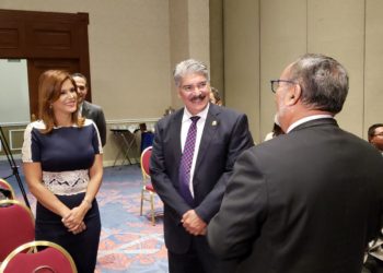 PUCA entrega reconocimiento a Norman Quijano y Milena Mayorga por su aporte a la democracia