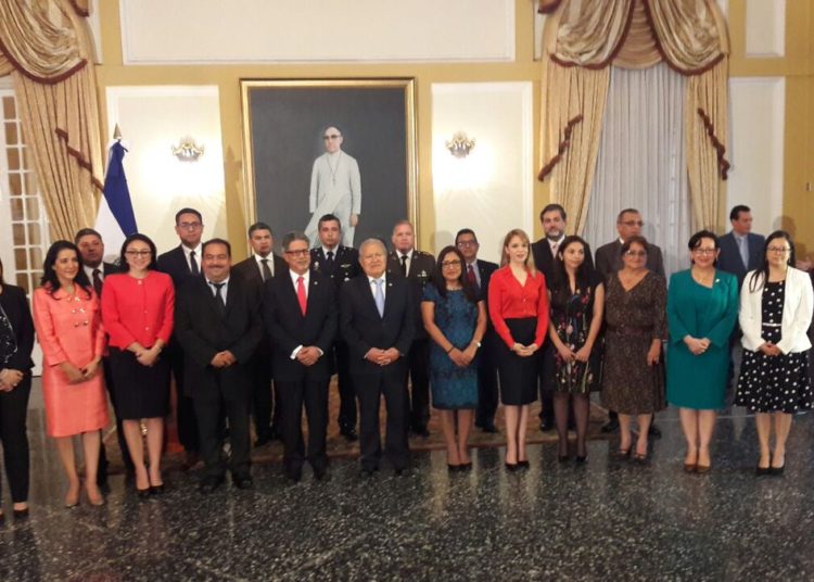 Sanchez Cerén ratifica a Carlos Castaneda como Ministro de Relaciones Exteriores