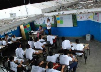 Educación pide a centros escolares reducir jornada por falta de agua