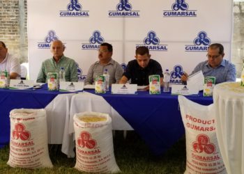 Agroindustrias GUMARSAL beneficia a 200 familias con créditos agrícolas 
