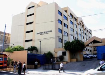 Empleados públicos regresarán a su antiguo horario a partir del 7 de agosto