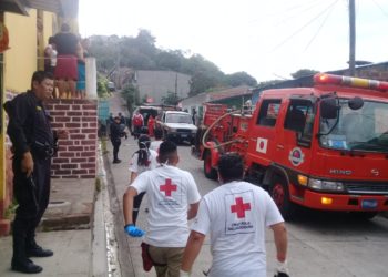 Tres personas lesionadas en incendio de cohetería en Cojutepeque
