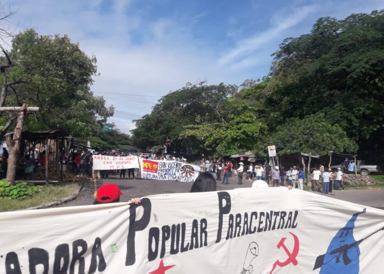 Manifestantes bloquean Carretera Panamericana por Ley de agua