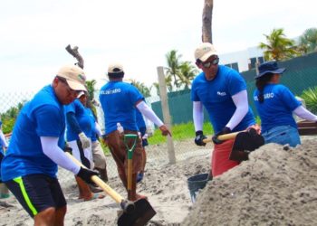 AES El Salvador apoya construcción de corral de anidación de huevos de tortuga