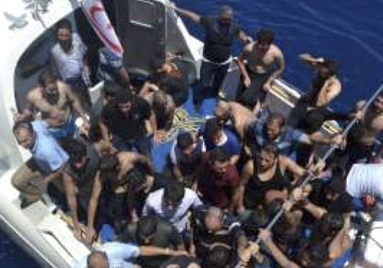 Se hunde un barco con inmigrantes en Chipre y mueren al menos 19 personas
