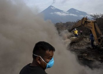 Diputados aprueban destinar $200,000 para afectados por erupción del volcán de Fuego en Guatemala