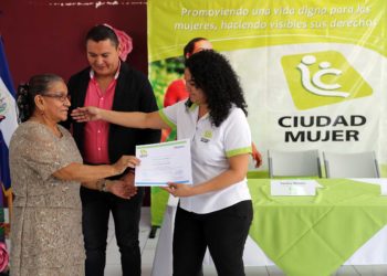 Ciudad Mujer gradúa 192 mujeres de la zona paracentral del país