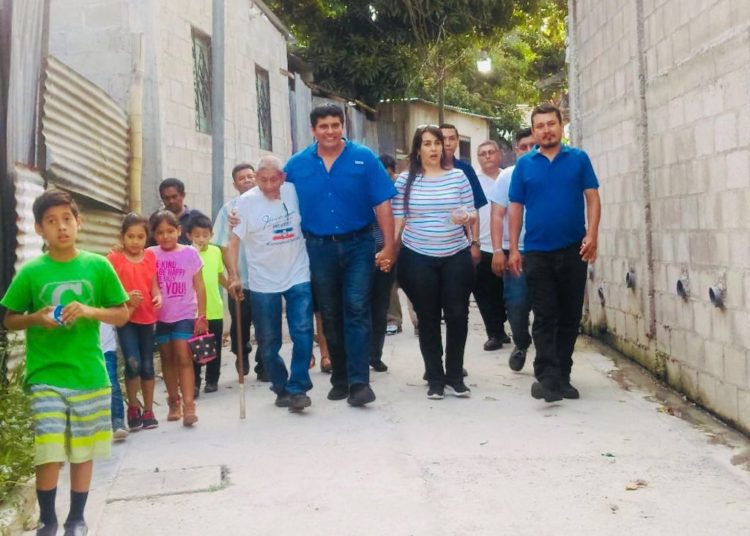 Cantón San Roque pavimenta sus calles con ayuda del diputado José Andrés Hernández