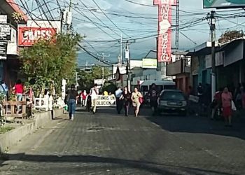 Vendedores ambulantes de Soyapango protestan por cambio de recorrido de ruta 19