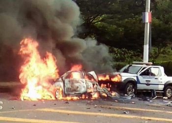 Dos agentes de la PNC lesionados tras explosión de coche bomba en Chalatenango