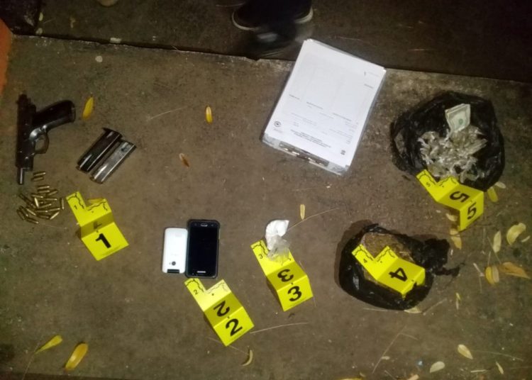 Pandilleros abandonan droga y arma de fuego al ser acorralados por policías en Usulután