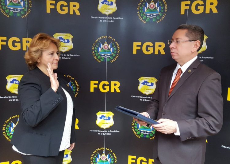 Douglas Meléndez juramenta a fiscal general adjunta