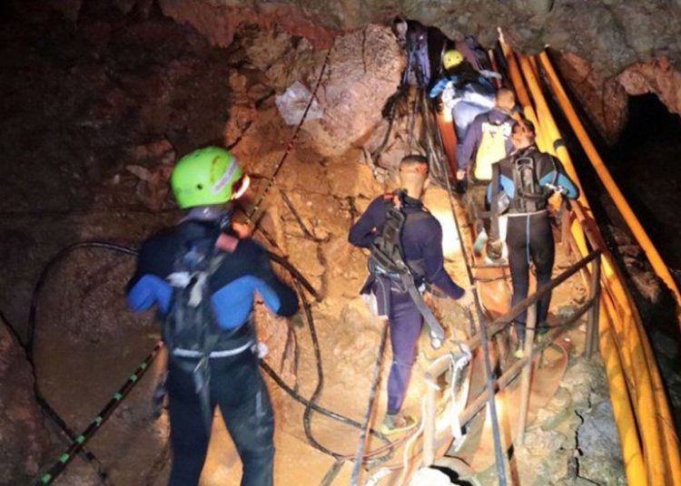 Último socorrista narra sus vivencias al sacar a los niños de la cueva en Tailandia