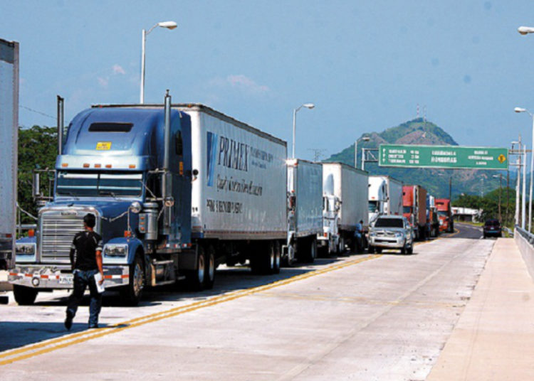 Honduras cobrará arancel a transportistas salvadoreños en respuesta por cobros en aduanas de El Salvador