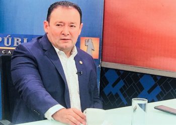 FMLN propone que fórmula de Hugo Martínez sea integrada por GANA