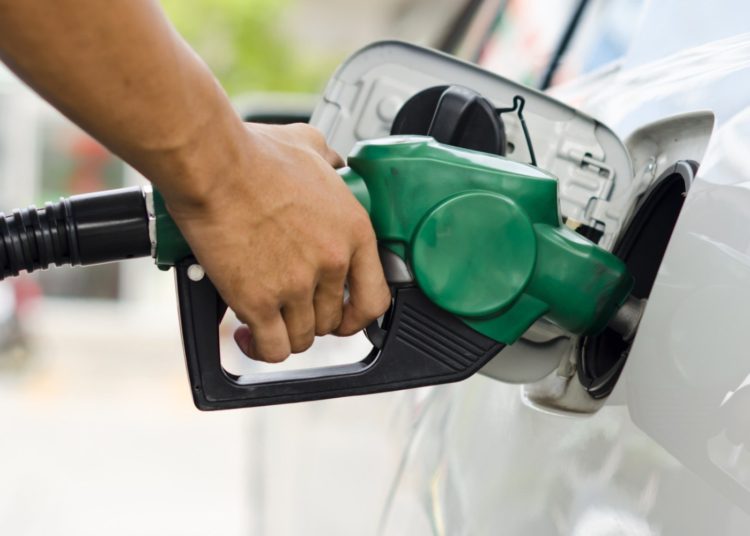 Se anuncia reducción en precio de combustible
