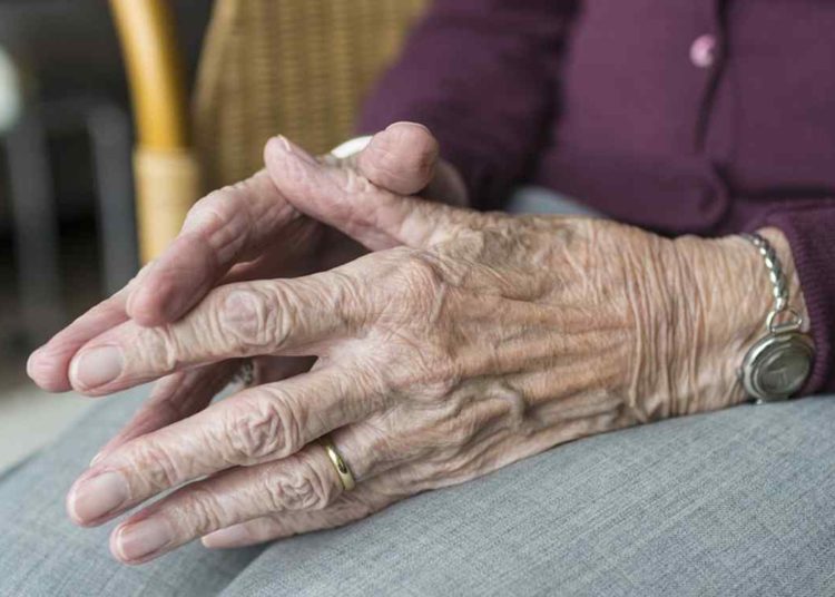 Mató a su hijo para evitar que la internara en un asilo