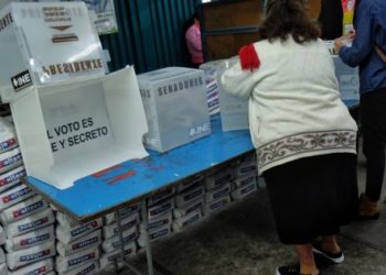 «Se le advierte a quien se sorprenda encausando el voto a favor de algún partido, vamos por él», dicen a los votantes de México
