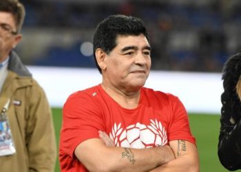 Maradona se ofrece a ser técnico de Argentina y de gratis