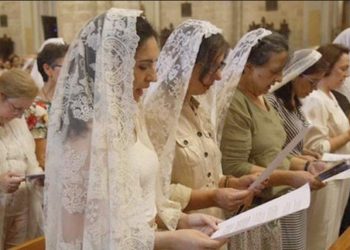 El Papa presentó un documento con instrucciones para las mujeres vírgenes