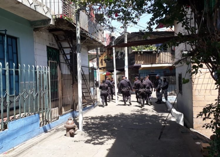 PNC realiza operativo casa segura en la Tutunichapa Uno