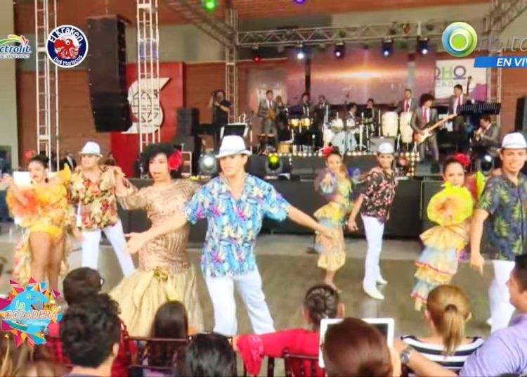 (Video) Grupo Matices hizo vibrar a salvadoreños en Mall Cascadas