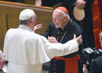 El Papa ordena la reclusión a un cardenal estadounidense hasta juzgarle por abusos contra menores