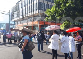 Sindicalistas del hospital Bloom exigen nivelación salarial