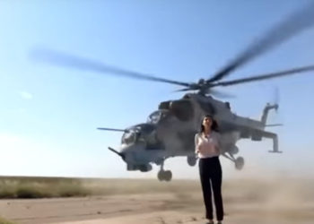 VIDEO: Helicóptero militar estuvo a punto de partir en dos a periodista que transmitía en vivo