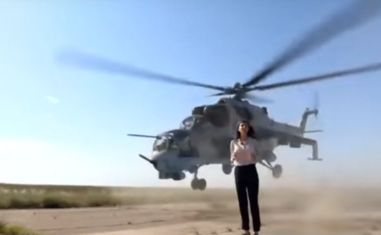 VIDEO: Helicóptero militar estuvo a punto de partir en dos a periodista que transmitía en vivo