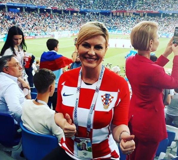 Presidenta croata viajó al Mundial con vuelo pagado de su bolsillo y con permiso sin goce de sueldo