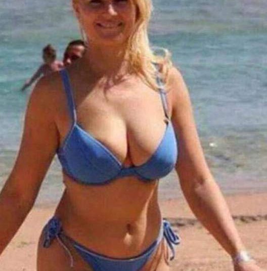 [GALERÍA] Internautas confunden a la presidenta de Croacia con sexy conejita del Playboy