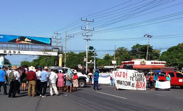 Organizaciones sociales marchan para rechazar privatización del agua