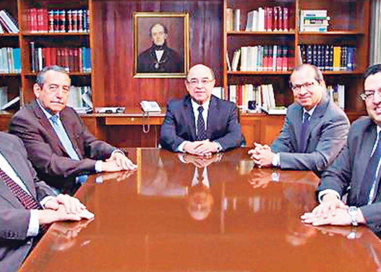 Sigfrido Reyes advierte que «4 fantásticos» quieren quedarse