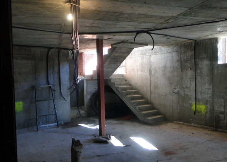 Escuela encierra a niñas de 5 años en un sótano para que sus padres paguen mensualidad