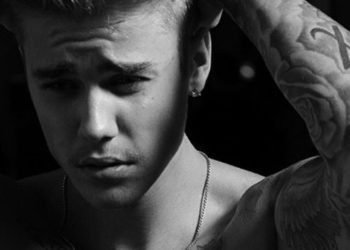 Justin Bieber es captado llorando frente a la casa de su prometida