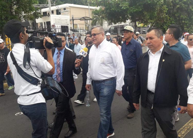 UES declarará “Hijos Espurios” de la Universidad a tres diputados