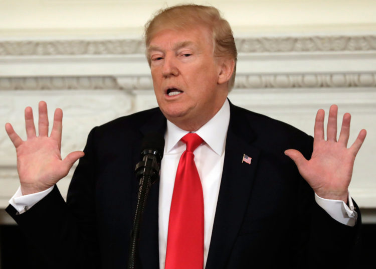 Trump planea imponer más medidas para que migrantes no obtengan la ciudadanía en EE.UU.