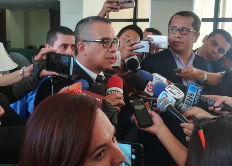 (Video) Director de la PNC reclama a FGR por utilizar redes sociales para difundir amenazas de pandillas contra policías