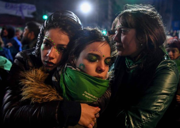 El Senado rechazó la legalización del aborto en Argentina