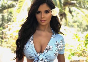 La modelo británica Demi Rose promociona su app con sensual sesión fotográfica