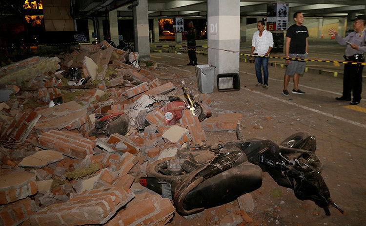 Un fuerte terremoto de 6,9 en Indonesia deja al menos 22 muertos